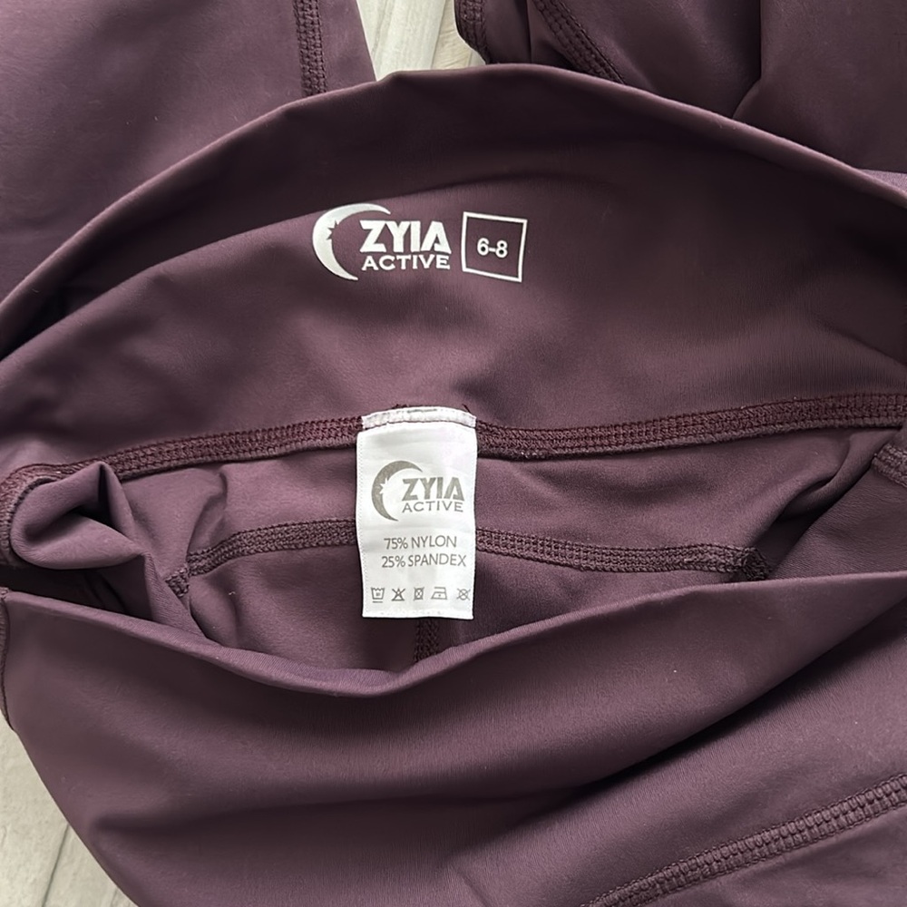 Zyia Wine Pocket Brilliant Hi-rise Capri 20” (6-8)